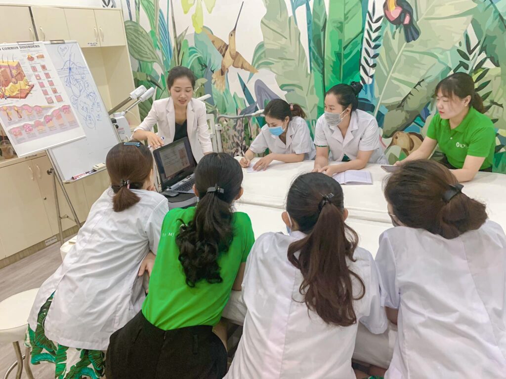 Hình ảnh minh họa quy trình thẩm định đối tượng điều trị sẹo lồi, đảm bảo an toàn tuyệt đối khi làm đẹp.