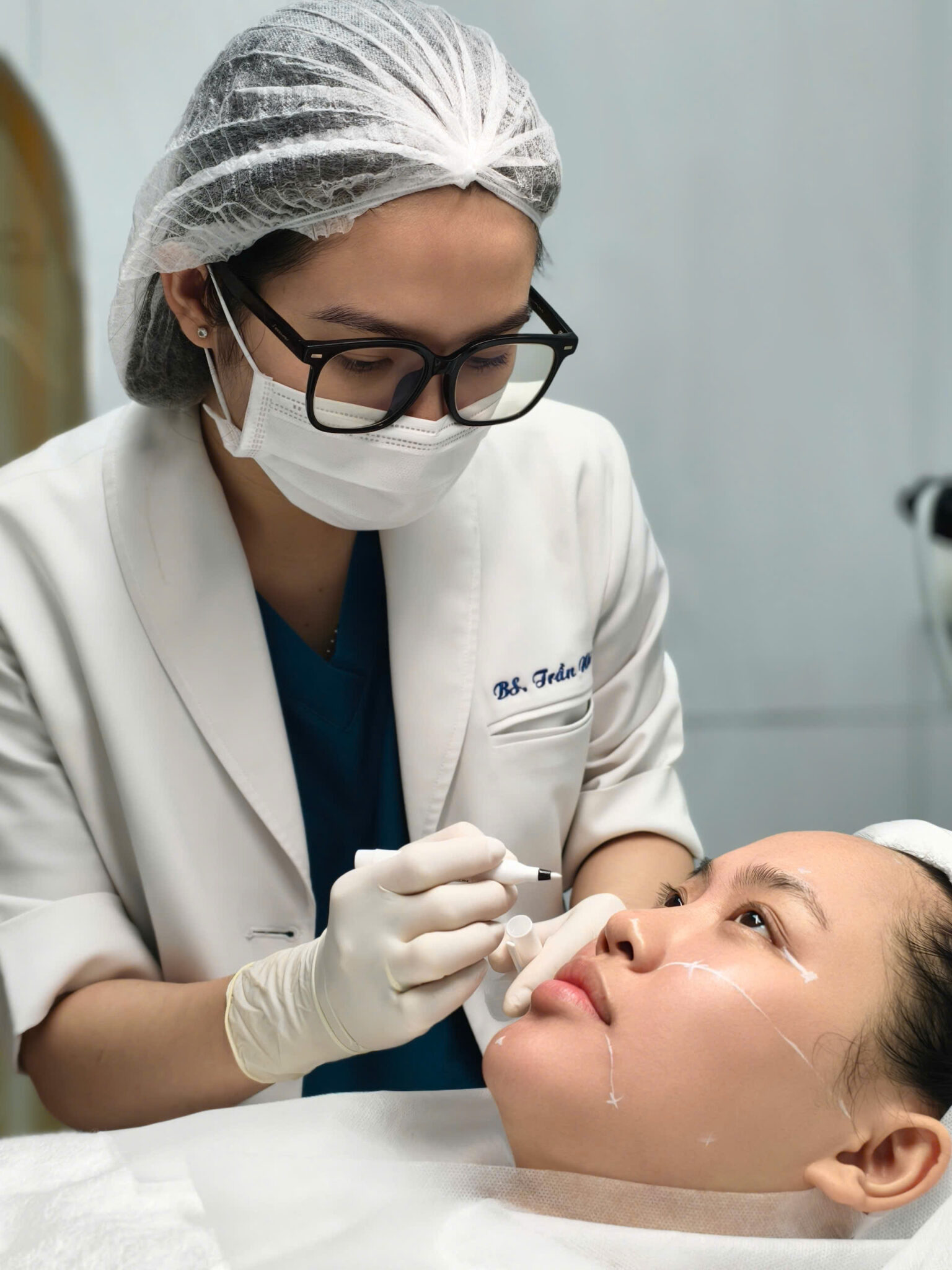 Với sự kết hợp giữa kỹ thuật tiêm BAP tại Cần Thơ và tiêm bắp Cần Thơ, Lona Skin Lab cùng đội ngũ bác sĩ giỏi Cần Thơ đảm bảo dịch vụ thẩm mỹ Cần Thơ đạt chuẩn cao trong mọi quy trình của phòng khám da liễu Cần Thơ.