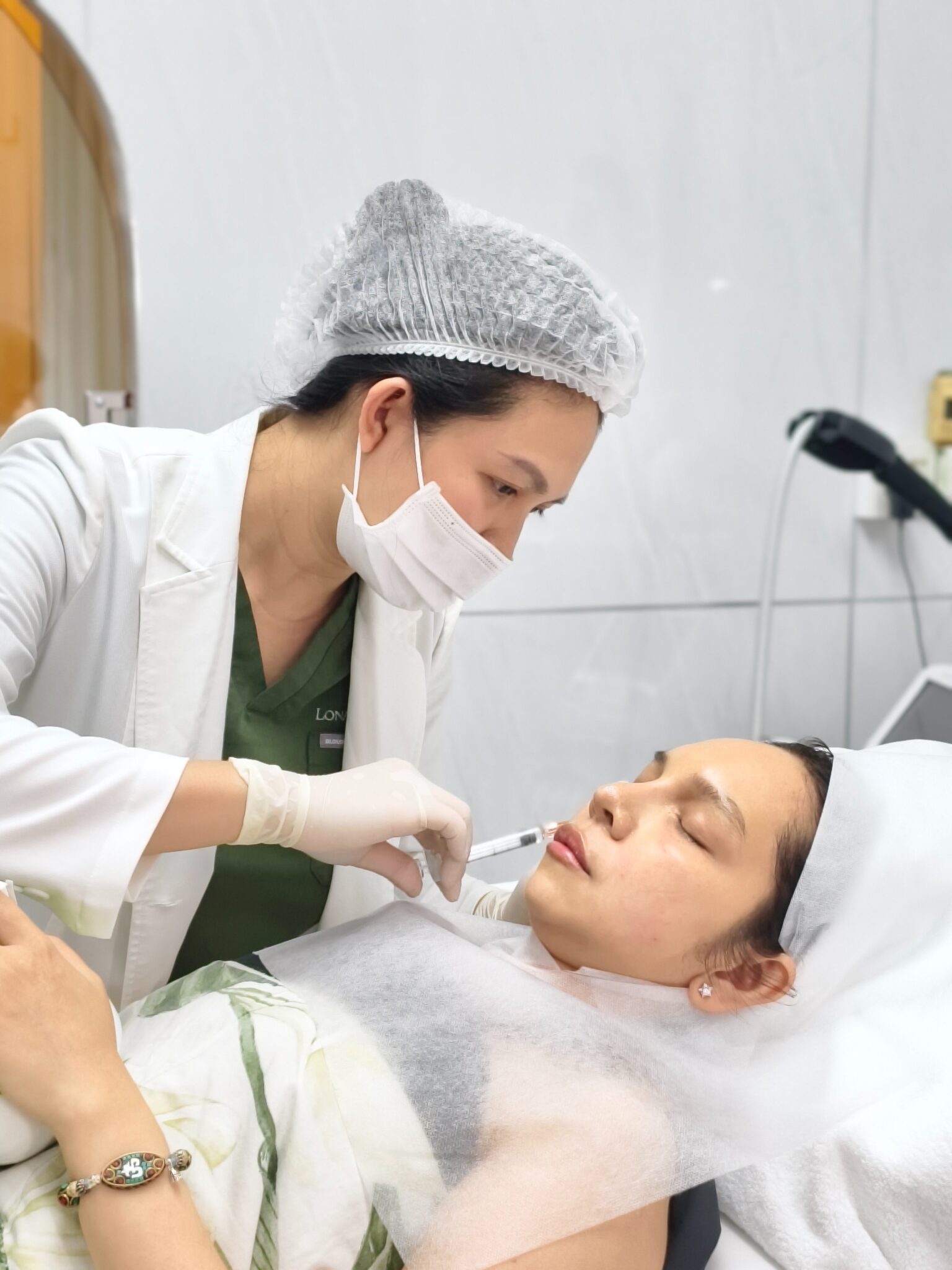 Đầu tư vào tiêm BAP tại Cần Thơ và tiêm bắp Cần Thơ, các chuyên gia tại Lona Skin Lab cùng bác sĩ giỏi Cần Thơ không ngừng hoàn thiện chất lượng dịch vụ thẩm mỹ Cần Thơ, khẳng định vị thế hàng đầu của phòng khám da liễu Cần Thơ.