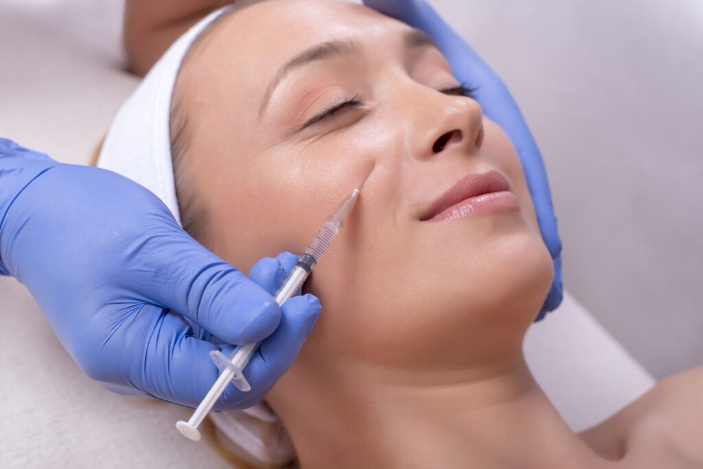 Hình ảnh ghi nhận quy trình tiêm botox thon gọn hàm tại Cần Thơ với kỹ thuật hiện đại và an toàn.
